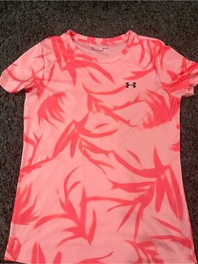 Women’s Under Armour Pink Coral Athletic Tee Size Medium